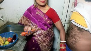 सेक्सी भाभी को मॉर्निंग में किचन में खाना बनाते समय चोदा Desi Kitchen Sex